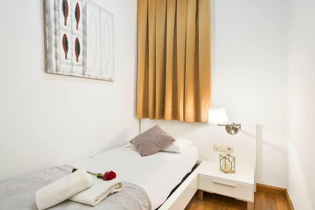 And Elegant 4 Bedroom By Placa Catalunya Apartament