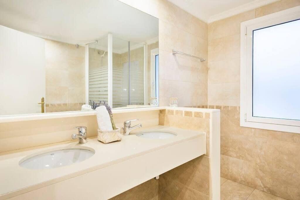 Apartament And Elegant 4 Bedroom By Placa Catalunya
