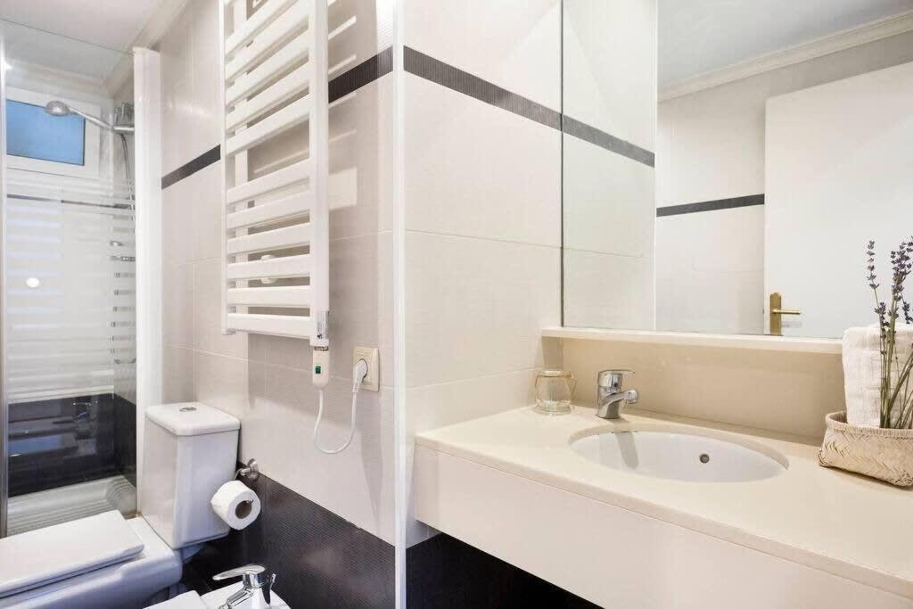 And Elegant 4 Bedroom By Placa Catalunya Apartament